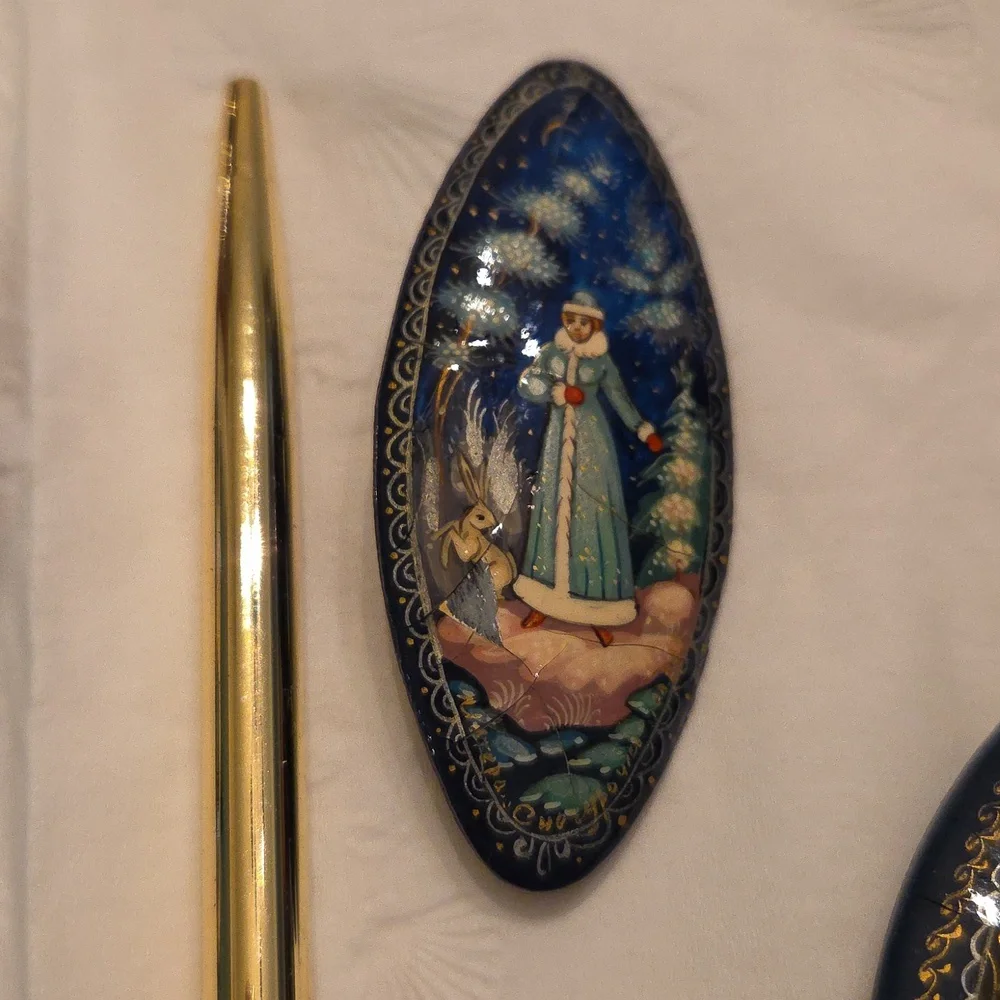 RUSSIAN Hand-Painted Floral and Scenic Brooch Set - Picture 4 of 6